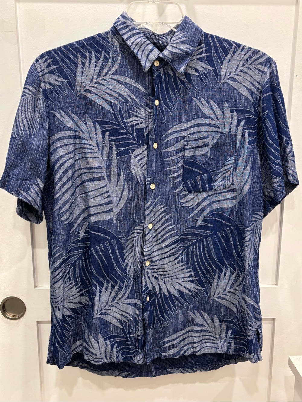 Tasso Elba Blue and White Tropical Leaf Print Short Sleeve Button-Down Shirt